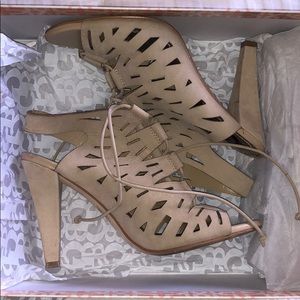 Gianni Bini tie heels
